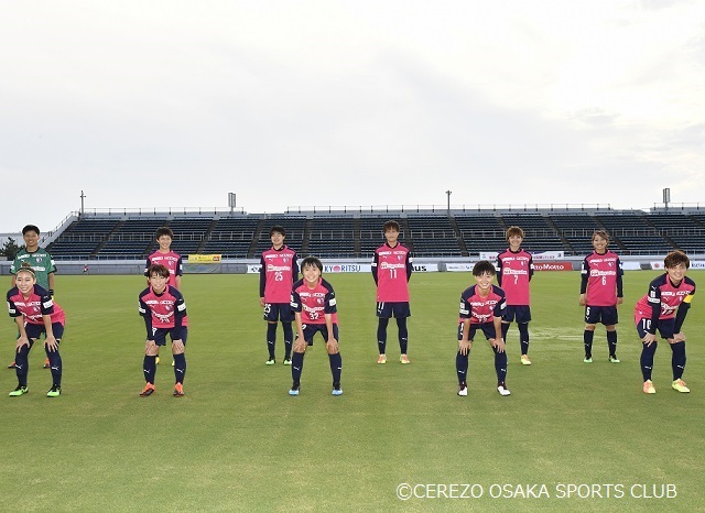 なでしこリーグ1部 第1節 愛媛ｌ戦 試合前の集合写真は距離を保って セレッソ大阪スポーツクラブ公式サイト