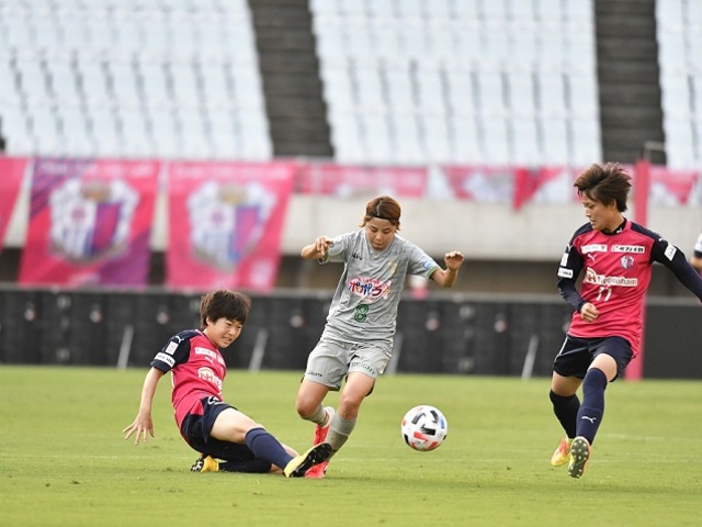 なでしこリーグ1部 第5節 日テレ戦｜激しいタックルを見せるも
