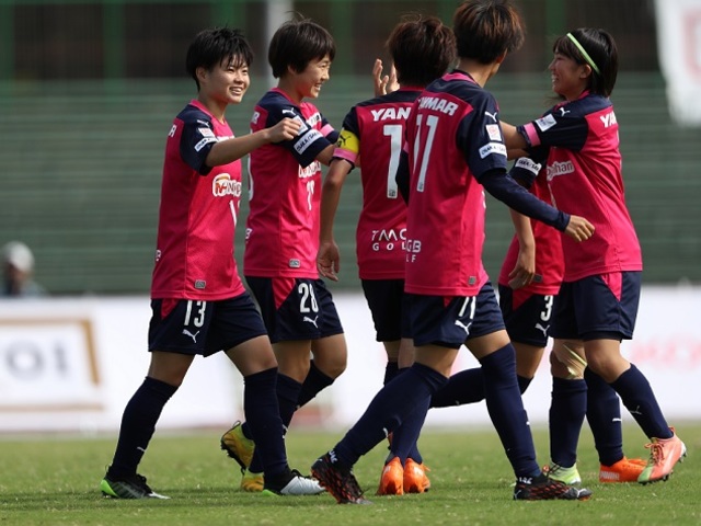 なでしこリーグ1部 第15節 ノジマ戦｜3点目を喜び合う