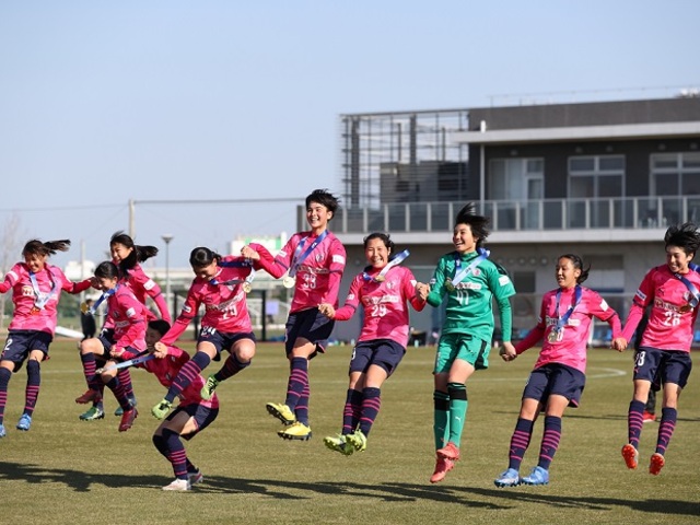 全日本女子U-18 決勝 レッズ戦｜笑顔のジャンプ!!