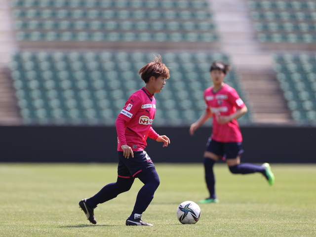 なでしこリーグ1部 第10節 バニーズ戦｜途中交代で出場し、ボールを決めた森中選手