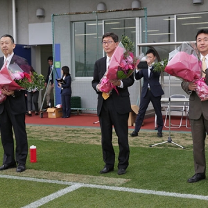 なでしこ2部 第1節 ニッパツ横浜FCシーガルズ戦｜花束贈呈
