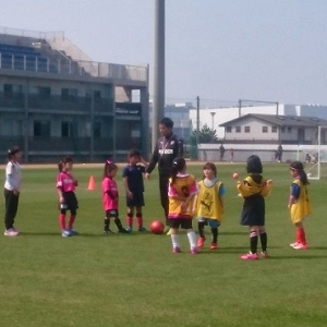 なでしこリーグ 第2節 Ｉ神戸戦｜女子サッカークリニックが行われています