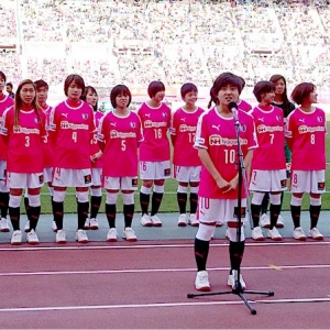 J1 第13節 長崎戦｜レディース選手がハーフタイムにご挨拶