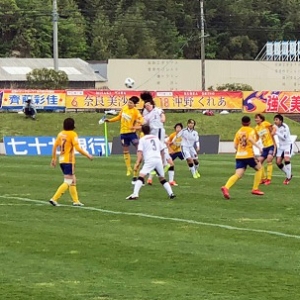 なでしこリーグ 第6節 マイナビ戦｜ゴール前での競り合い