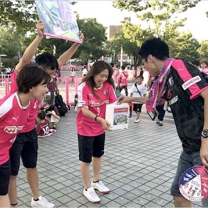 J1 第19節 神戸戦｜桜スタジアム建設募金活動にレディース選手たちが参加しました!