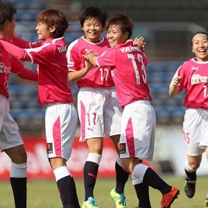 なでしこリーグ 第13節 マイナビ戦｜喜びあう選手たち