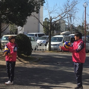 【レディースブログ】林穂之香選手と宝田沙織選手が堺ブレーザーズの試合で始球式を行いました