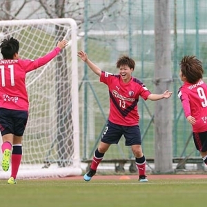 なでしこリーグ 第1節 愛媛Ｌ戦｜先制ゴールに、駆け寄る選手たち