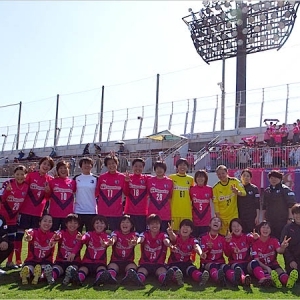 なでしこリーグ 第4節 ちふれ戦｜勝利後に記念撮影